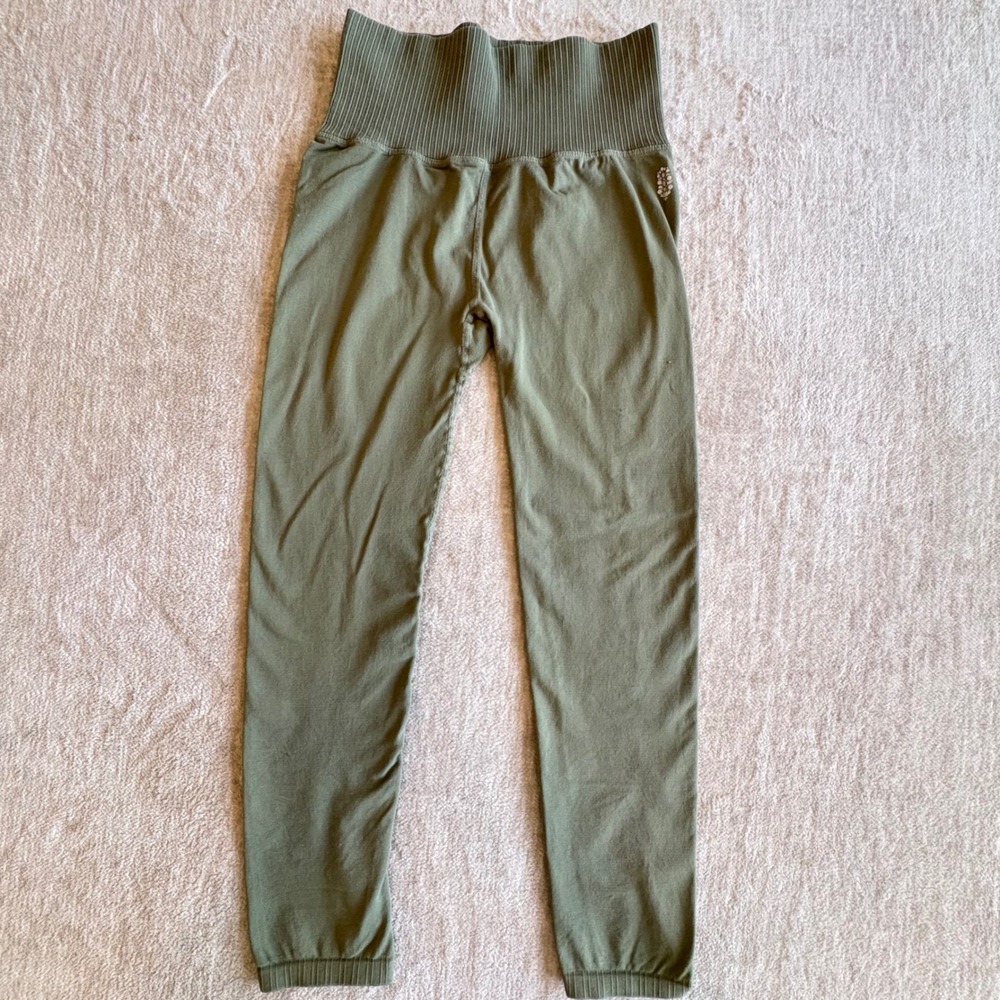 Free People Movement Good Karma Leggings Womens S/M‎ Sage Green High Rise Ribbed